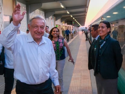 Andrés Manuel López Obrador durante su gira en el tren maya.