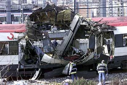 Estado en que quedó uno  de los vagones de tren después de la explosión.