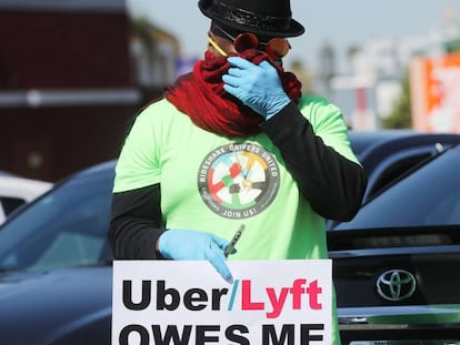 Protesta contra Uber y Lyft en Los Ángeles, el 16 de abril.