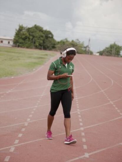 Shelly-Ann Fraser-Pryce, doble campeona olímpica en la prueba de los 100 metros lisos, al final de una jornada de entrenamientos.