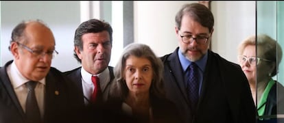 Os ministros do Supremo Gilmar Mendes, Luiz Fux, Carmem L&uacute;cia, Dias Toffoli e Rosa Weber. Corte &eacute; composta por onze membros. 