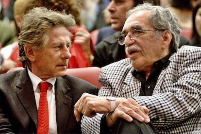 El director de cine Roman Polanski junto al escritor Gabriel García Márquez; Polanski clausuró el Festival de Cine de la Habana de 2002 con su película "El pianista"