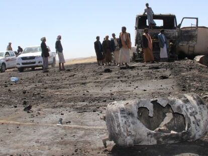 Ataque saudí sobre un camión cisterna de petróleo en Yemen.