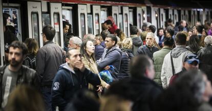 Estación de metro de Universidad  este sábado miedo la mañana.