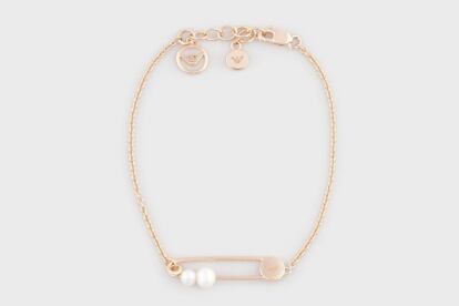 Collar con imperdible adornado con perlas de Emporio Armani (129 €).