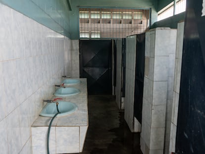 Baños en un colegio en el Estado de Bolívar.
