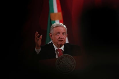 El presidente de México, Andrés Manuel López Obrador, durante su conferencia de prensa matutina, este viernes.