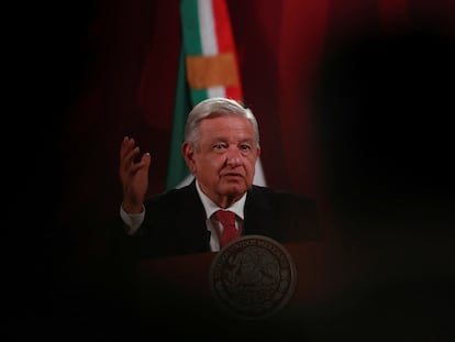 El presidente de México, Andrés Manuel López Obrador, durante su conferencia de prensa matutina, este viernes.