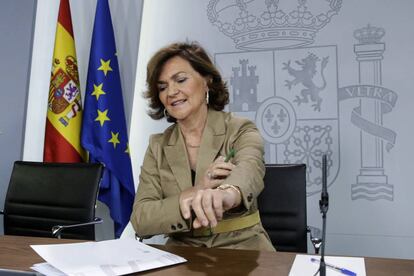 La vicepresidenta del Gobierno, Carmen Calvo, este viernes, tras el Consejo de Ministros.