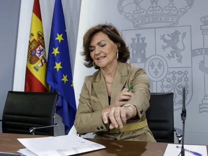 La vicepresidenta del Gobierno, Carmen Calvo, este viernes, tras el Consejo de Ministros.