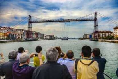 El puente de Bizkaia, en Bilbao.