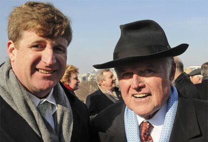 Patrick Kennedy junto a su padre fallecido Ted Kennedy.