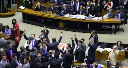 Deputados votam a PEC da Bengala.