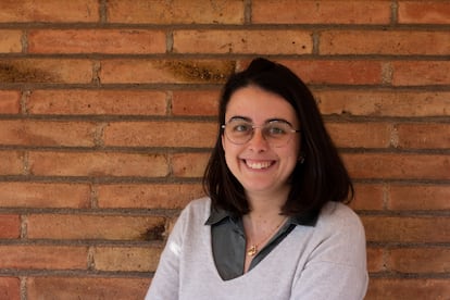 Alejandra G. Atienza presideix l'associació Young IT Girls i cursa un doctorat industrial a la startup MiWEndo Solutions.
