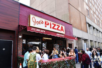 Joe's Pizza, uno de los locales de pizza ms visitados de Midtwon. 