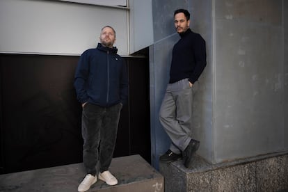 Los productores del himno del Barça, Alizzz y Josep Montero.