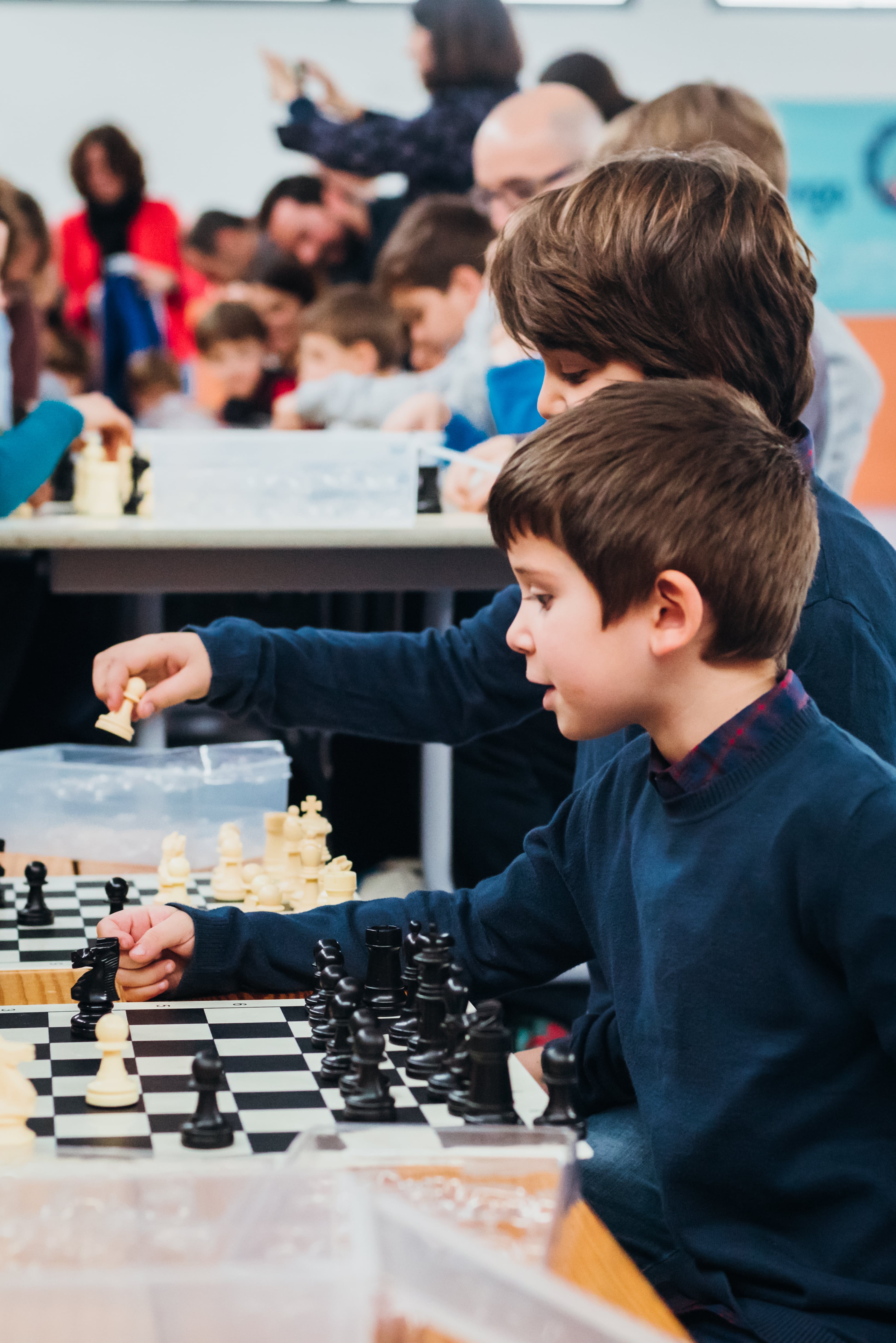 Regar, cantar, jugar: lo que se aprende fuera del aula