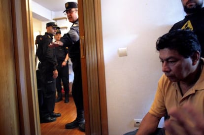 Edwin Jiménez Pimentel asiste a su desahucio en Madrid.