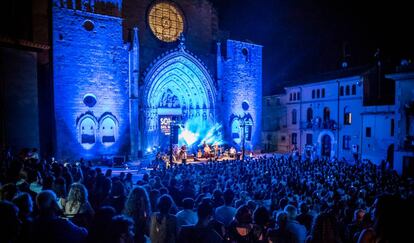 Concierto del festival Sons del Món, en Castelló d'Empúries (Girona).