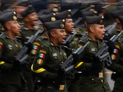 Soldados del Ejército mexicano durante el desfile militar del 16 de septiembre de 2022 en Ciudad de México.