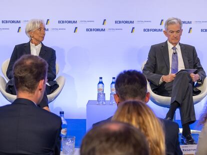 La presidenta del Banco Central Europeo, Christine Lagarde, y el presidente de la Fed, Jerome Powell, este miércoles en Sintra (Portugal).