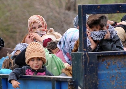 Refugiados sirios llegan a Turquía este jueves.