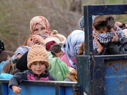 Refugiados sirios llegan a Turqu&iacute;a este jueves. 