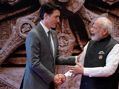 El primer ministro de Canadá, Justin Trudeau, saluda a su homólogo de la India, Narendra Modi, el 9 de septiembre, durante la reunión del G-20 celebrada en Nueva Delhi.