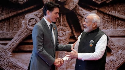 Indian Prime Minister Narendra Modi welcomes Canada Prime Minister Justin Trudeau