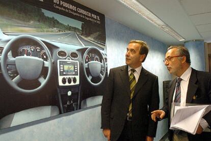 El ministro del Interior, José Antonio Alonso, y el director de la DGT, Pere Navarro, presentan la campaña.