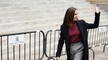 La secretaria general de Podemos, Ione Belarra, a las puertas del Congreso.