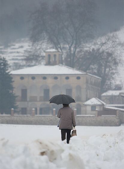 La Vall d&#39;en Bas (Garrotxa) tras la última nevada.