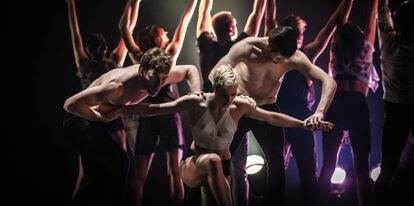 Una escena interpretada por los Ballets Jazz de Montreal. 