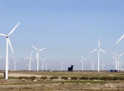 Parque eólico en La Muela (Zaragoza), municipio que ha multiplicado su población y su riqueza gracias a los molinos de viento.
