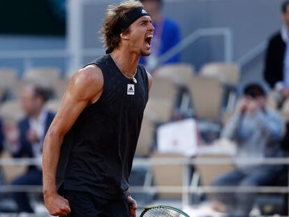 Zverev celebra este martes su victoria ante Carlos Alcaraz en Roland Garros.