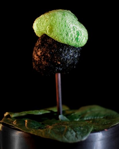 King crab lollipops, mayonnaise with powdered crab shell and parsley foam in an image provided by Huset. 