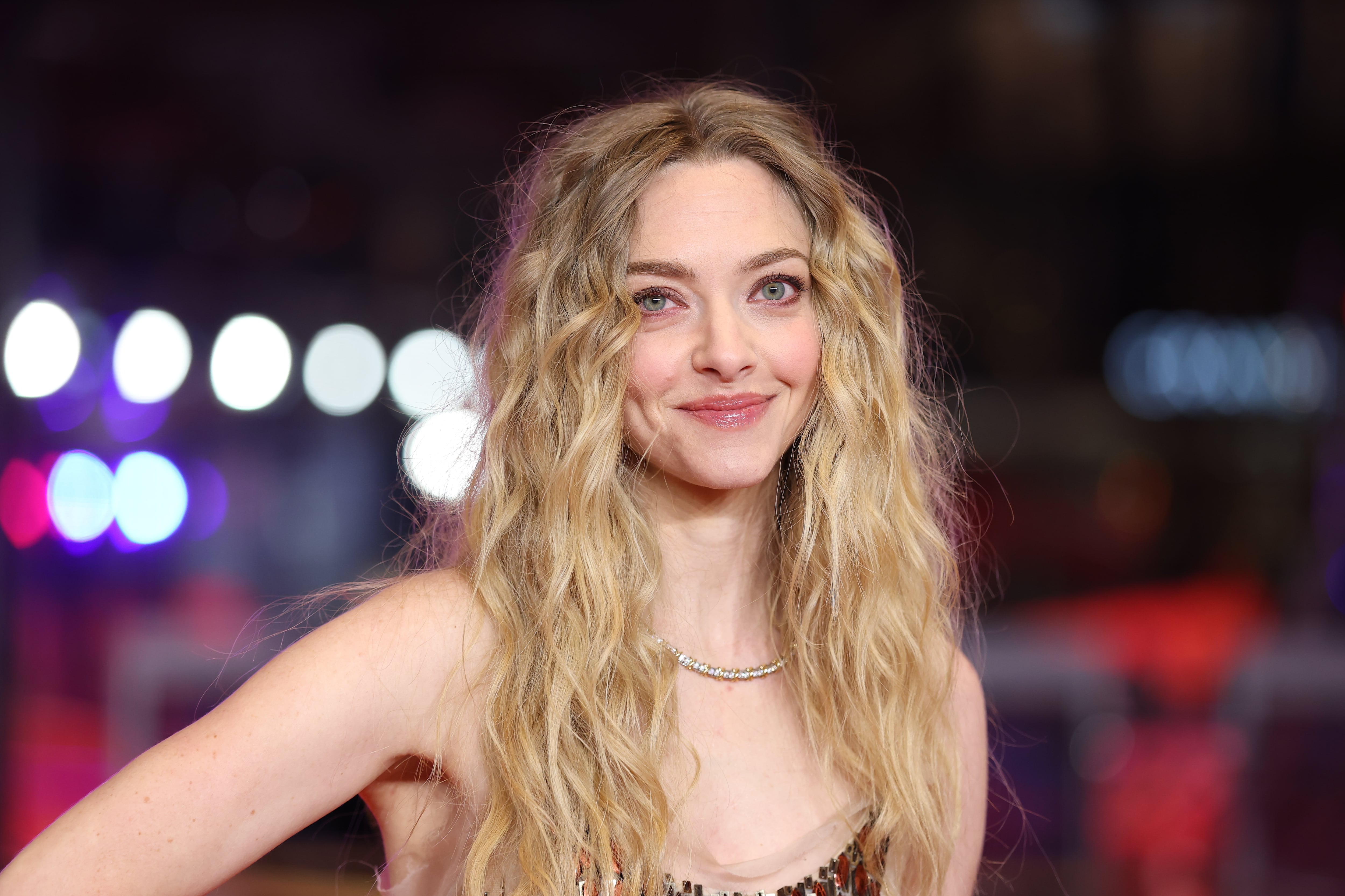 Amanda Seyfried tuvo que contratar un guardaespaldas por las amenazas recibidas tras llamar "odioso" a Charlie Kirk