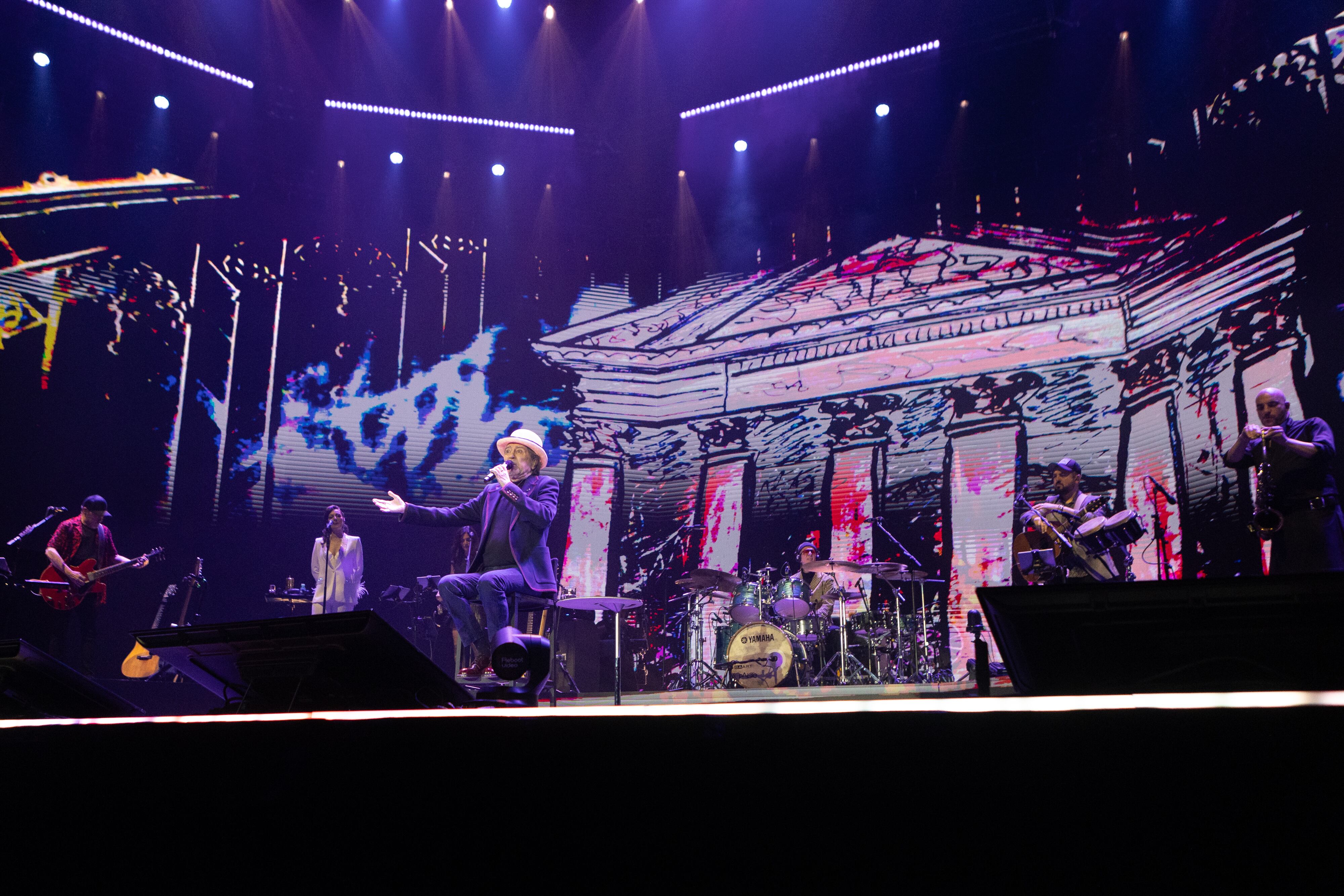 Sabina, en el escenario del Movistar Arena.