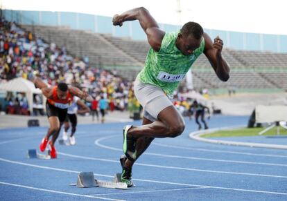 Bolt, en la salida de su serie de 400 metros.