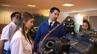 Alumnos de ingeniería de automoción de la Universidad Antonio de Nebrija.