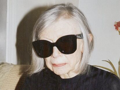 Joan Didion y otras autoras célebres que escribieron sobre moda