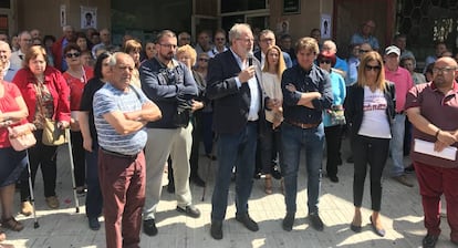 Concentración de repulsa frente a la asociación de mayores de Fuenlabrada el pasado viernes.