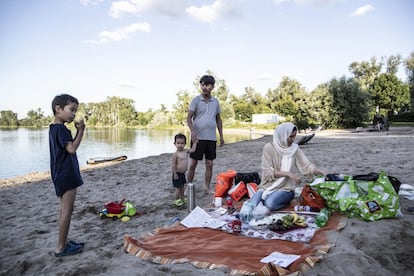 La familia Yussefi obtuvo el asilo por parte de las autoridades griegas. Finalmente optaron por solicitar también para ser refugiados en Alemania, porque consideraron que en este país tenían más opciones de prosperar.