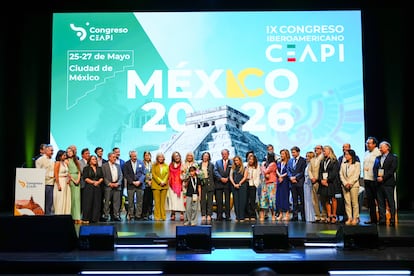 Foto de familia en la clausura el VIII Congreso Iberoamericano CEAPI, en Sevilla.