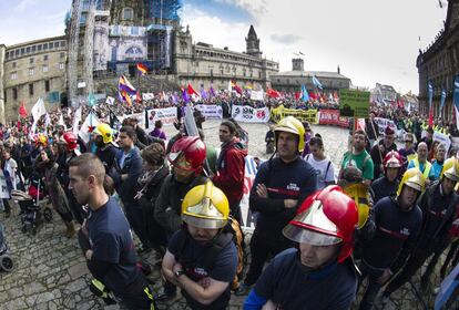 Concentración de las distintas marchas por la Dignidad, que protestan contra los recortes en los servicios públicos, las desigualdades y la pobreza hoy en la Praza del Obradoiro de Santiago de Compostela