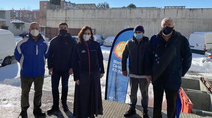 La presidenta de la Comunidad de Madrid, Isabel Díaz Ayuso, durante su visita esta tarde a la Escuela municipal de Hostelería Santa Eugenia.