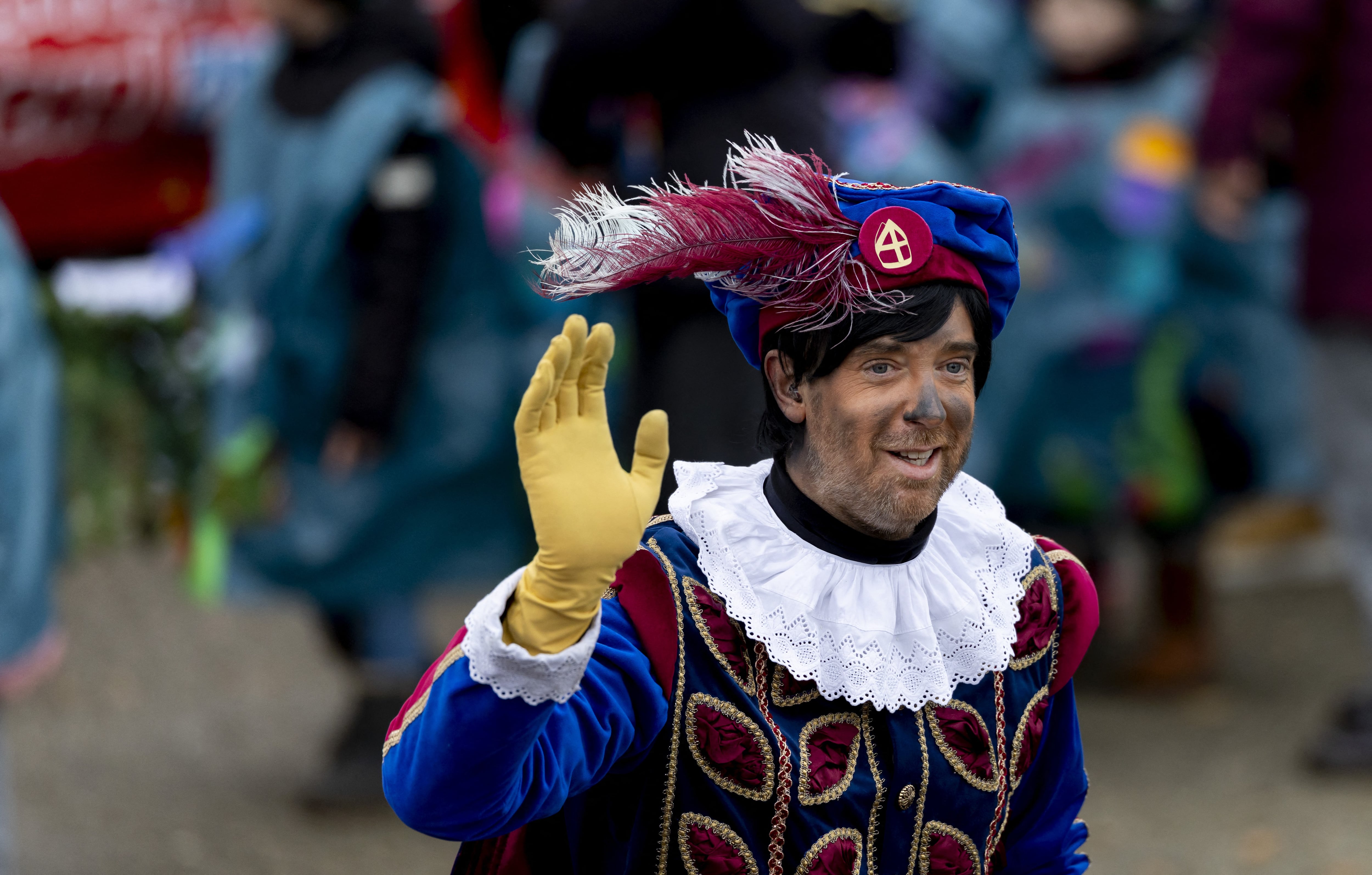 El paje de San Nicolás recibe amenazas de muerte en Países Bajos por sugerir que los padres compran los regalos a los niños