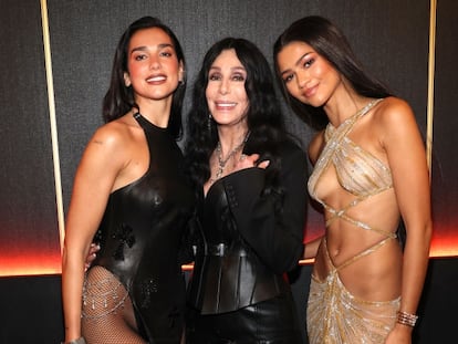 Dua Lipa, Cher y Zendaya en el 'backstage' de la ceremonia del Rock & Roll Hall Of Fame celebrada el sábado por la noche.