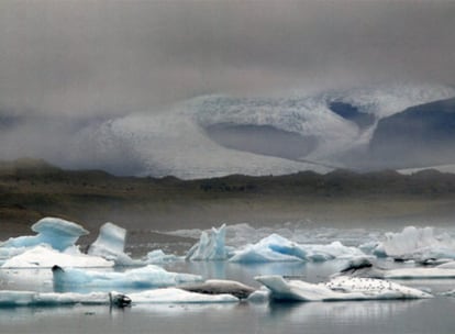 El glaciar de Vatnajokull (Islandia), el mayor de Europa, se encuentra en retroceso, probablemente debido al calentamiento.