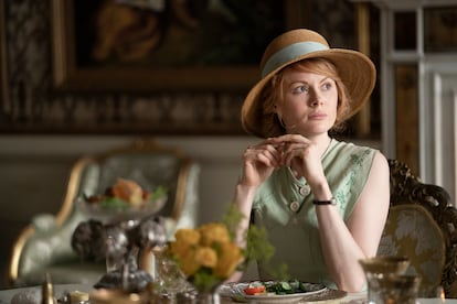 Emily Beecham, en un momento del primer capítulo de la serie.